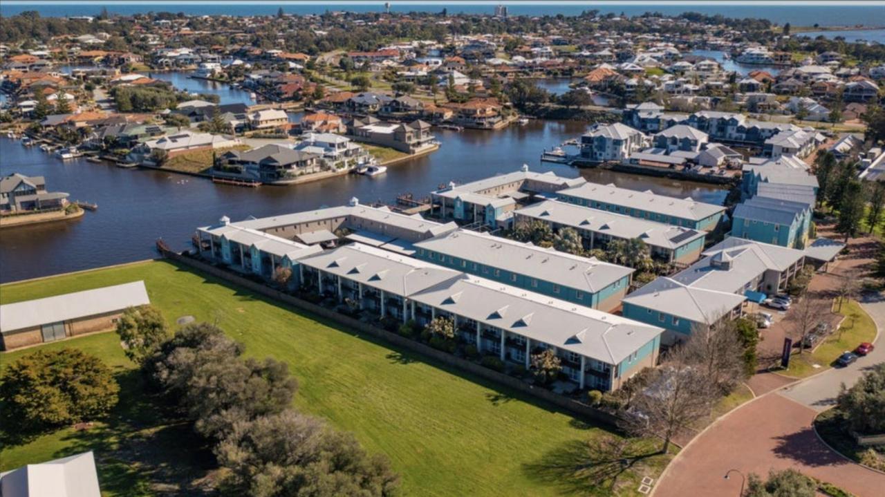 Studio Apartment With Queen Bed In Apollo Quay Mandurah Exterior photo