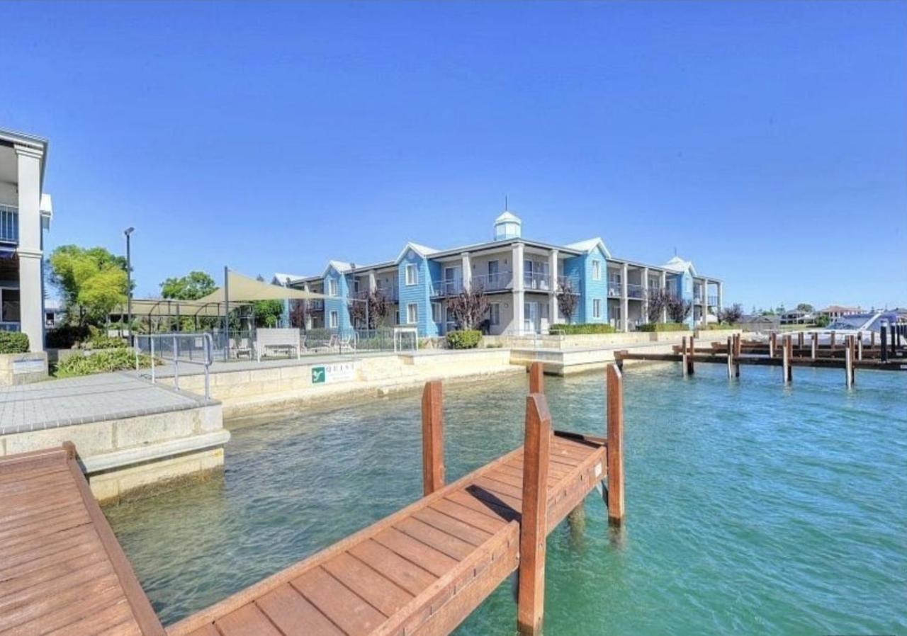 Studio Apartment With Queen Bed In Apollo Quay Mandurah Exterior photo